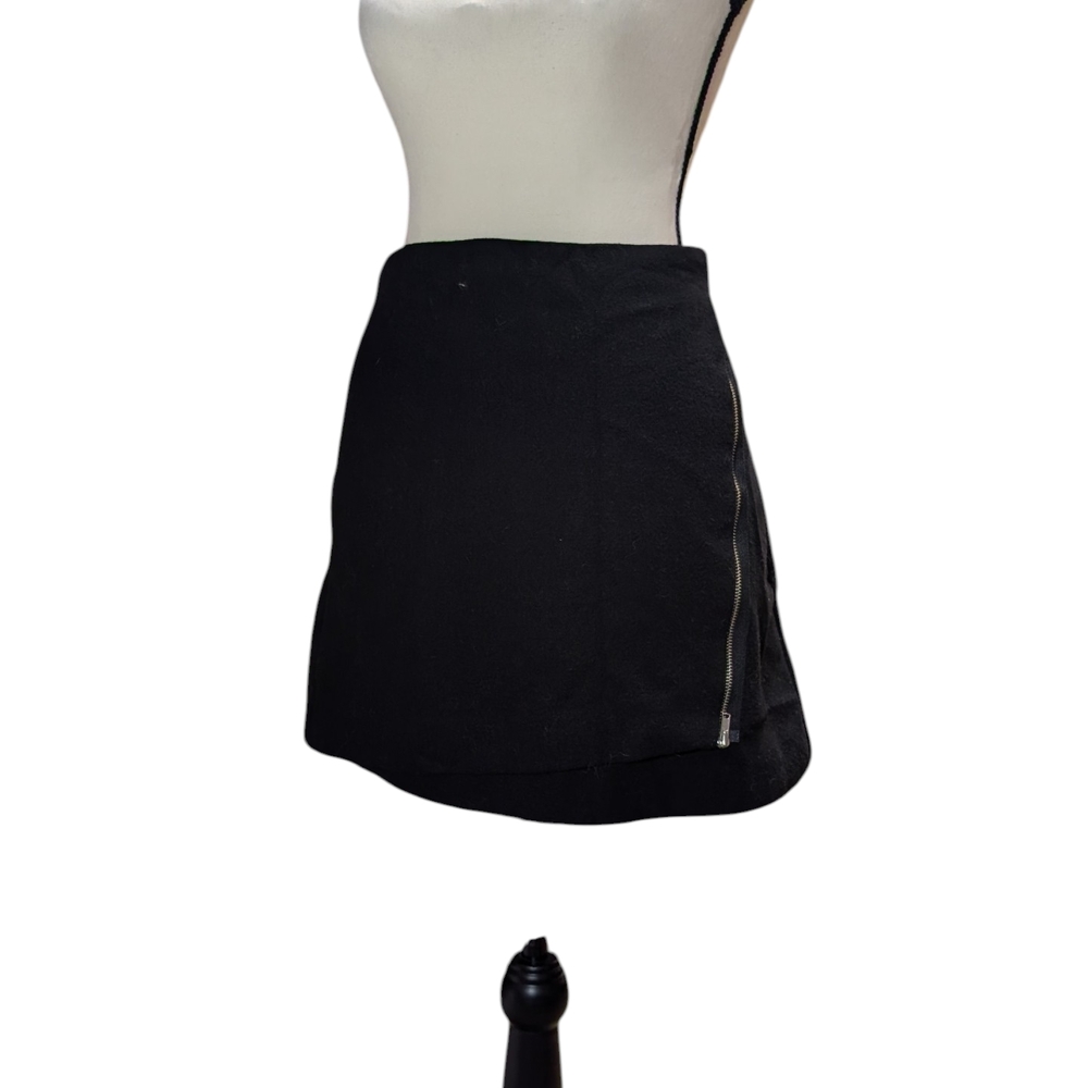 GAP Black Mini Skirt with Zipper Accent - Picture 3 of 8